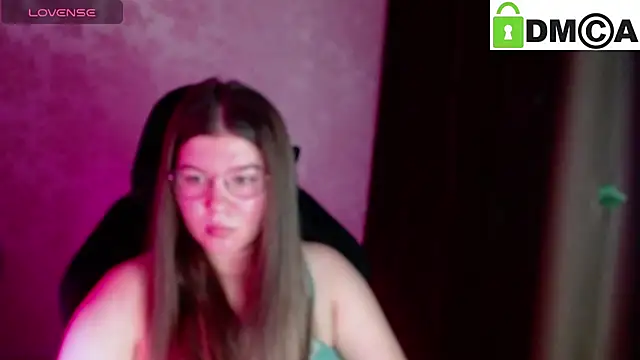 Snapshot of holy_michela chatting on 10-20-25, 03:08 holy michela online show from 10-20-25, 03:08
