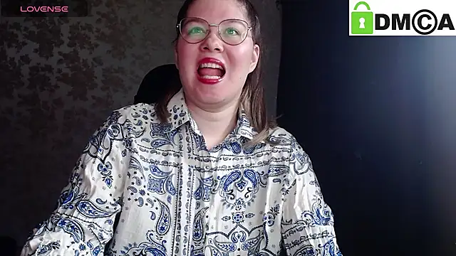 Snapshot of holy_michela chatting on 10-14-25, 06:36 holy michela online show from 10-14-25, 06:36