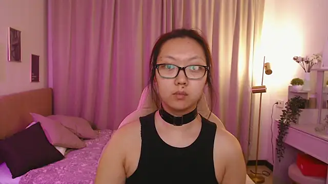 Snapshot of Marine_Vact chatting on 04-28-26, 02:10 Marine Vact online show from 04-28-26, 02:10
