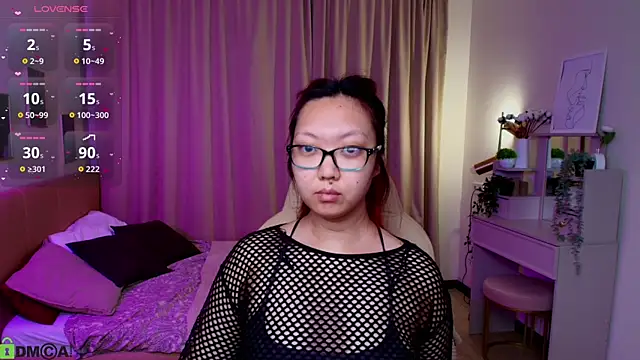 Snapshot of Marine_Vact chatting on 07-14-26, 06:03 Marine Vact online show from 07-14-26, 06:03