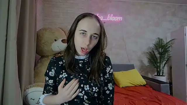 Anika bloom online show from 03-18-25, 12:08