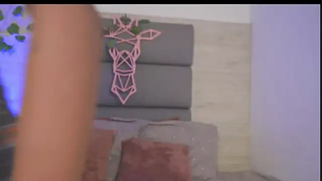 Lily Miiller online show from 11-13-25, 07:51