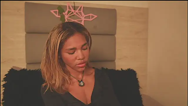 Lily Miiller online show from 02-06-26, 11:56