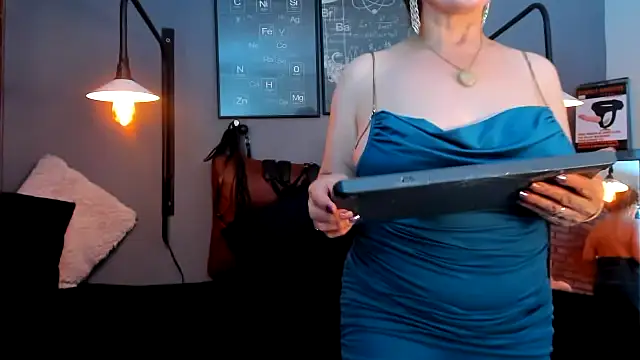 Snapshot of Samantha_mature56 chatting on 05-13-26, 02:29 Samantha mature56 online show from 05-13-26, 02:29