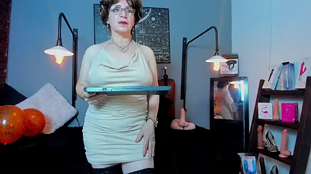 Snapshot of Samantha_mature56 chatting on 05-04-26, 02:15 Samantha mature56 online show from 05-04-26, 02:15