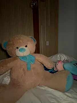 Nickiiiii online show from 12-22-25, 05:29