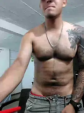 Snapshot of King_russo chatting on 05-10-26, 01:42 King russo online show from 05-10-26, 01:42