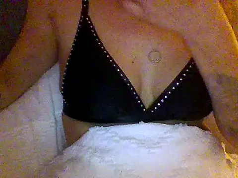 Snapshot of Fiesty_findom40 chatting on 12-25-24, 02:03 Fiesty findom40 online show from 12-25-24, 02:03