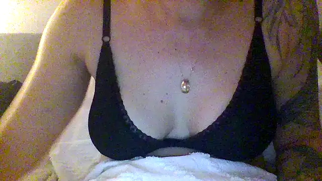 Snapshot of Fiesty_findom40 chatting on 12-22-24, 07:10 Fiesty findom40 online show from 12-22-24, 07:10