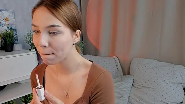 Tate Angel online show from 09-09-25, 06:17