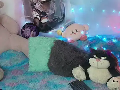 Snapshot of Kurumi57 chatting on 10-18-25, 12:18 Kurumi57 online show from 10-18-25, 12:18
