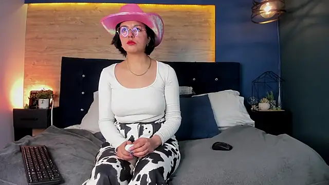 victoria byte online show from 10-13-25, 08:43