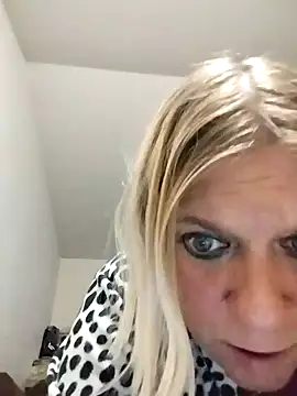 Snapshot of Playmate86 chatting on 12-04-24, 04:48 Playmate86 online show from 12-04-24, 04:48