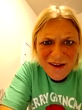 Snapshot of Playmate86 chatting on 12-08-24, 05:06 Playmate86 online show from 12-08-24, 05:06