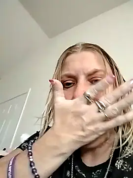 Snapshot of Playmate86 chatting on 02-27-25, 06:09 Playmate86 online show from 02-27-25, 06:09