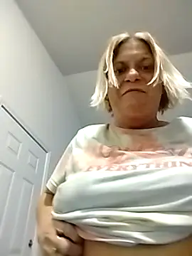 Snapshot of Playmate86 chatting on 12-05-24, 07:21 Playmate86 online show from 12-05-24, 07:21