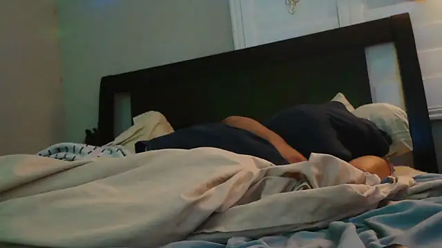 Snapshot of cloudyspun chatting on 11-12-25, 12:42 cloudyspun online show from 11-12-25, 12:42