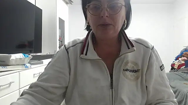 Amandamuller1982 online show from 11-18-25, 09:40