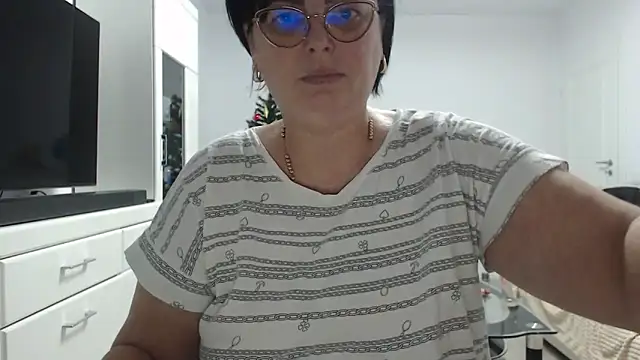 Amandamuller1982 online show from 12-22-25, 11:27