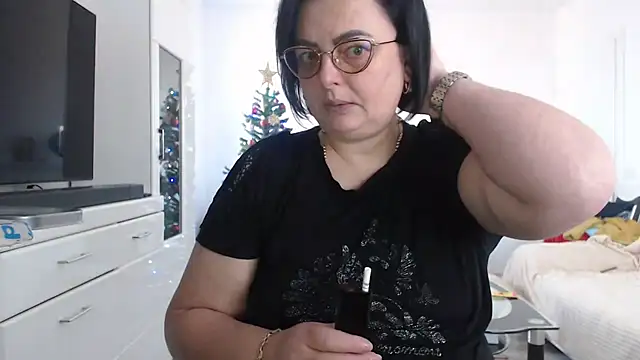 Amandamuller1982 online show from 12-17-25, 08:08