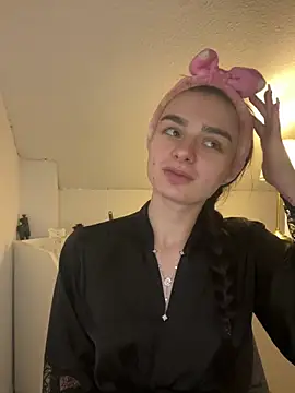 Snapshot of AdelinaAlia chatting on 05-17-26, 06:30 AdelinaAlia online show from 05-17-26, 06:30