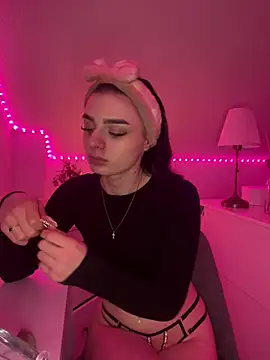 Snapshot of AdelinaAlia chatting on 02-18-26, 07:32 AdelinaAlia online show from 02-18-26, 07:32