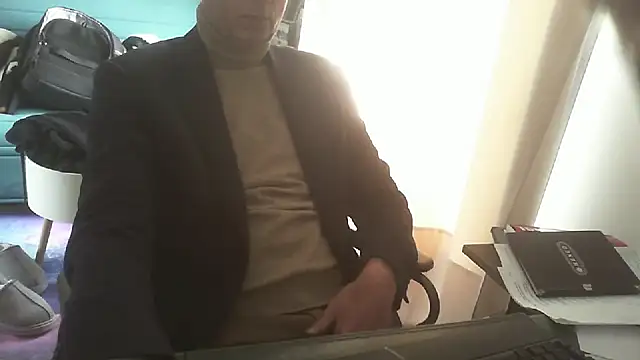 shyfrenchcock1 online show from 03-18-25, 12:39