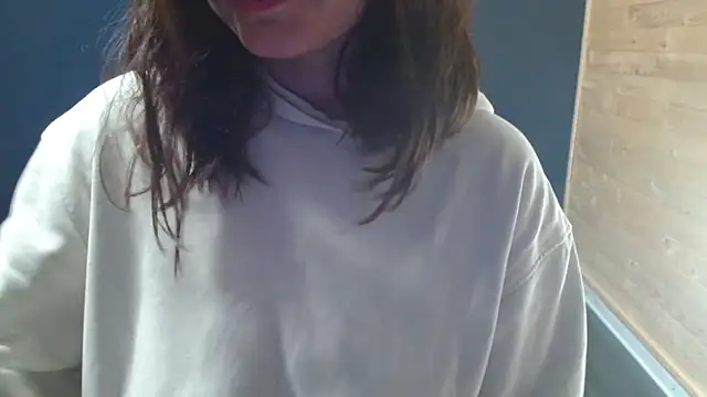 Snapshot of NovaBabe21 chatting on 10-08-25, 08:27 NovaBabe21 online show from 10-08-25, 08:27