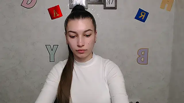 KarolinaRosse  online show from 03-11-25, 07:03