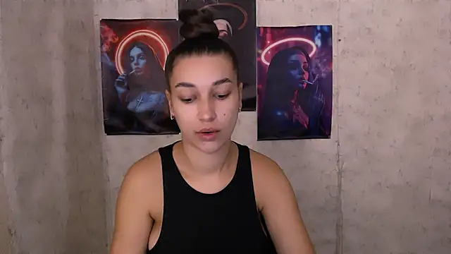 KarolinaRosse  online show from 09-19-25, 05:00