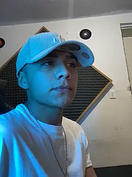 Snapshot of SkinnyHot444 chatting on 02-02-25, 01:55 SkinnyHot444 online show from 02-02-25, 01:55