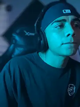 Snapshot of SkinnyHot444 chatting on 12-13-24, 10:13 SkinnyHot444 online show from 12-13-24, 10:13