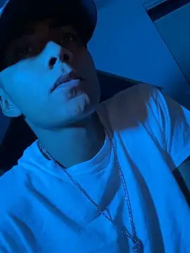 Snapshot of SkinnyHot444 chatting on 03-20-25, 10:21 SkinnyHot444 online show from 03-20-25, 10:21