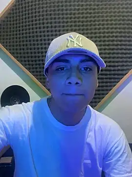 Snapshot of SkinnyHot444 chatting on 02-08-25, 12:28 SkinnyHot444 online show from 02-08-25, 12:28