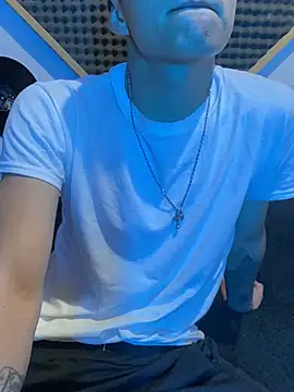 Snapshot of SkinnyHot444 chatting on 02-08-25, 07:38 SkinnyHot444 online show from 02-08-25, 07:38