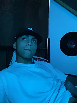 Snapshot of SkinnyHot444 chatting on 01-23-25, 03:22 SkinnyHot444 online show from 01-23-25, 03:22