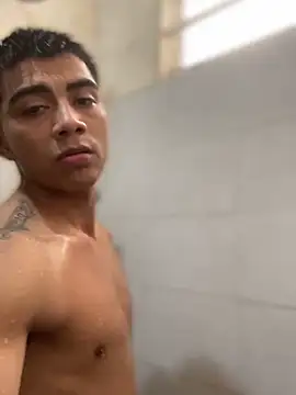 Snapshot of SkinnyHot444 chatting on 12-14-24, 10:39 SkinnyHot444 online show from 12-14-24, 10:39