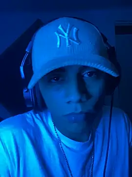 Snapshot of SkinnyHot444 chatting on 01-19-25, 02:57 SkinnyHot444 online show from 01-19-25, 02:57