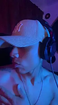 Snapshot of SkinnyHot444 chatting on 01-16-25, 02:51 SkinnyHot444 online show from 01-16-25, 02:51