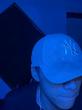 Snapshot of SkinnyHot444 chatting on 02-26-25, 10:38 SkinnyHot444 online show from 02-26-25, 10:38