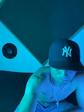 Snapshot of SkinnyHot444 chatting on 02-18-25, 04:14 SkinnyHot444 online show from 02-18-25, 04:14