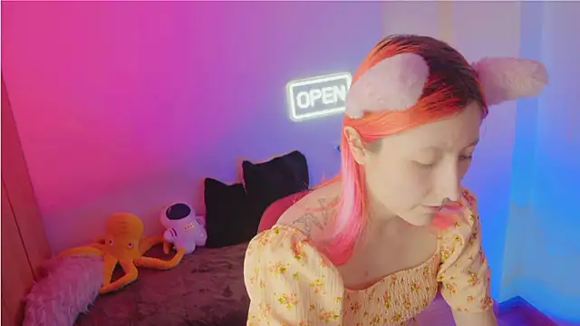 Snapshot of Bloom-fairy chatting on 02-26-26, 02:17 Bloom-fairy online show from 02-26-26, 02:17