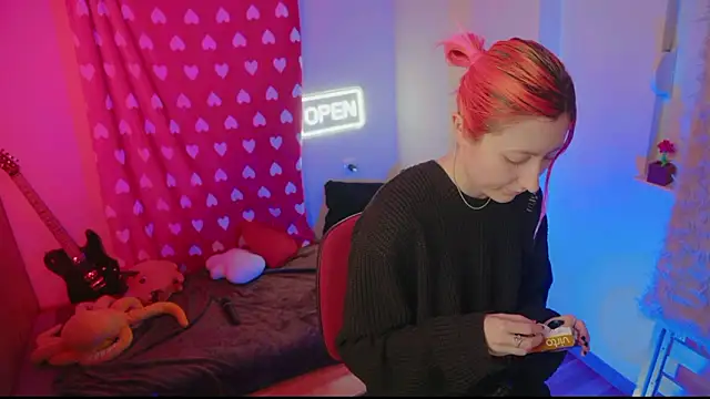 Snapshot of Bloom-fairy chatting on 02-17-26, 01:30 Bloom-fairy online show from 02-17-26, 01:30