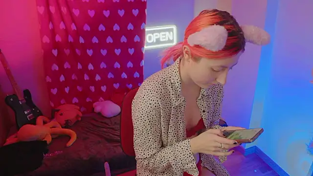 Snapshot of Bloom-fairy chatting on 02-18-26, 01:40 Bloom-fairy online show from 02-18-26, 01:40