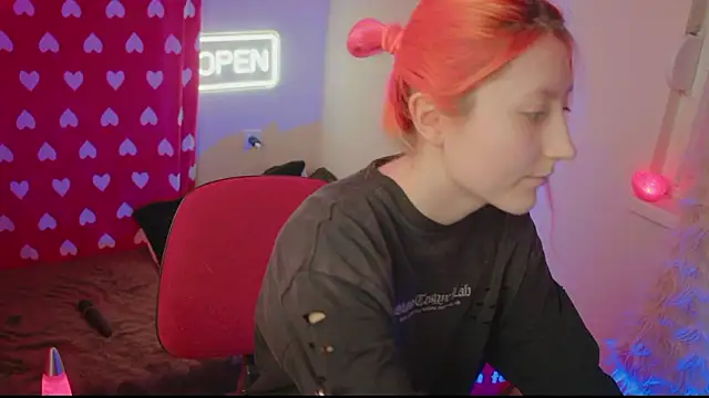 Snapshot of Bloom-fairy chatting on 02-12-26, 12:38 Bloom-fairy online show from 02-12-26, 12:38