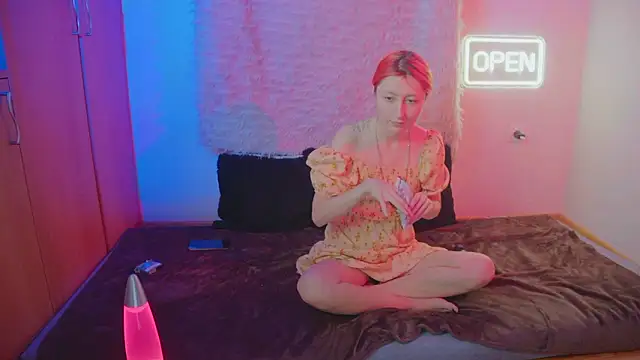 Snapshot of Bloom-fairy chatting on 02-04-26, 02:01 Bloom-fairy online show from 02-04-26, 02:01