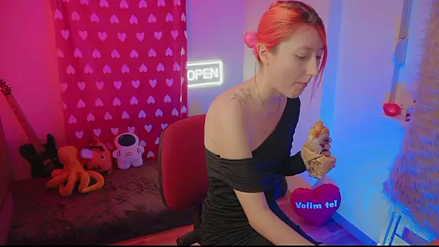 Snapshot of Bloom-fairy chatting on 02-13-26, 01:00 Bloom-fairy online show from 02-13-26, 01:00