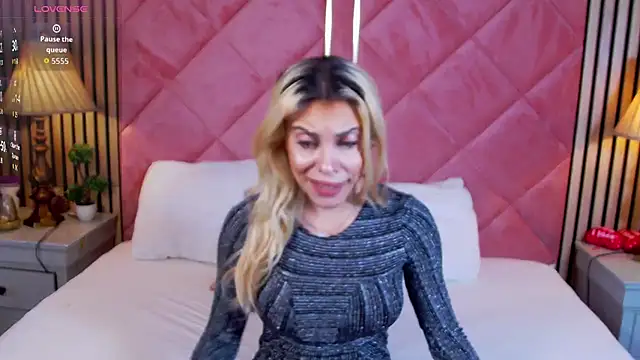 LaraAddison online show from 09-26-25, 05:36