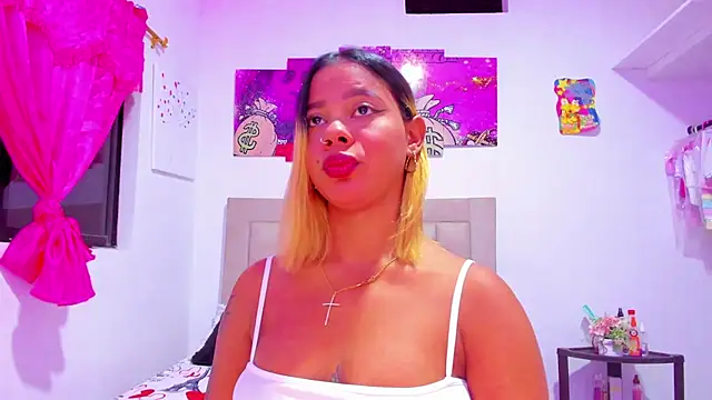 Snapshot of Miranda-brow chatting on 01-24-25, 10:08 Miranda-brow online show from 01-24-25, 10:08