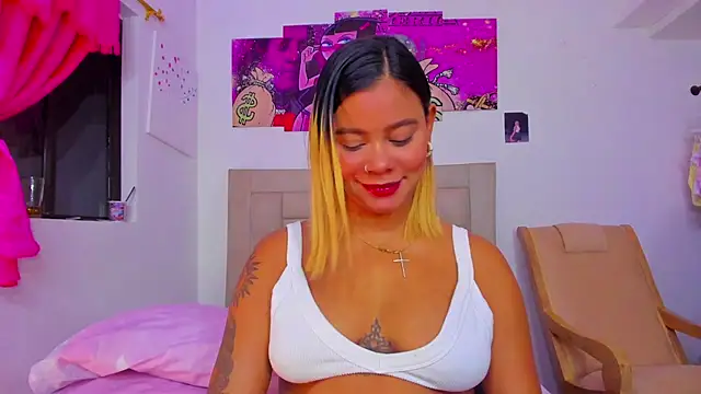 Snapshot of Miranda-brow chatting on 02-08-25, 11:02 Miranda-brow online show from 02-08-25, 11:02